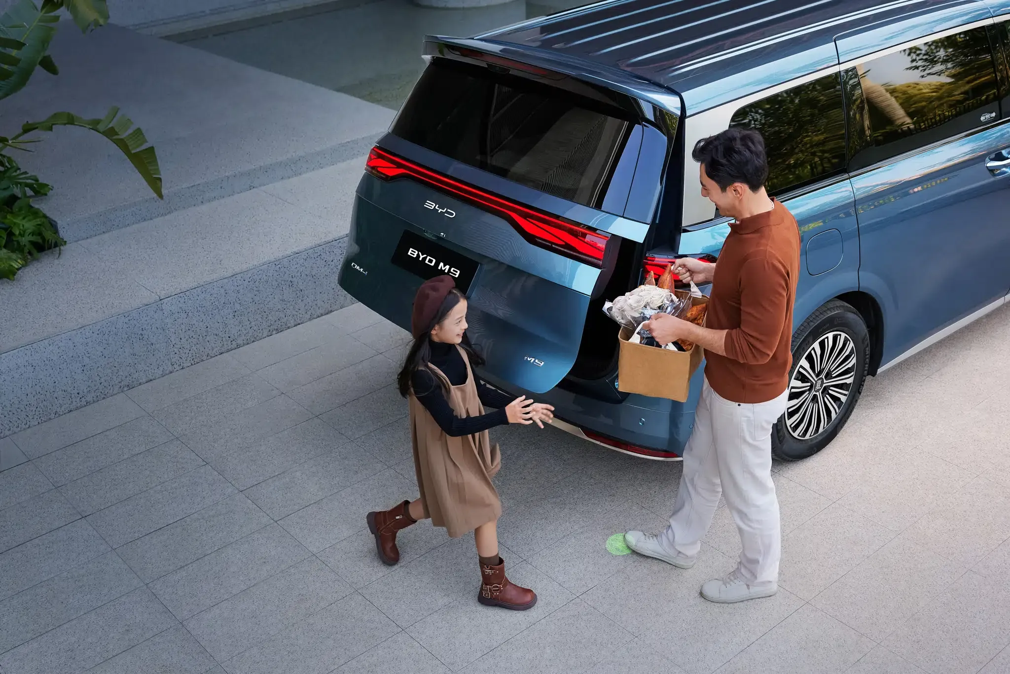 BYD M9 Lights Detail