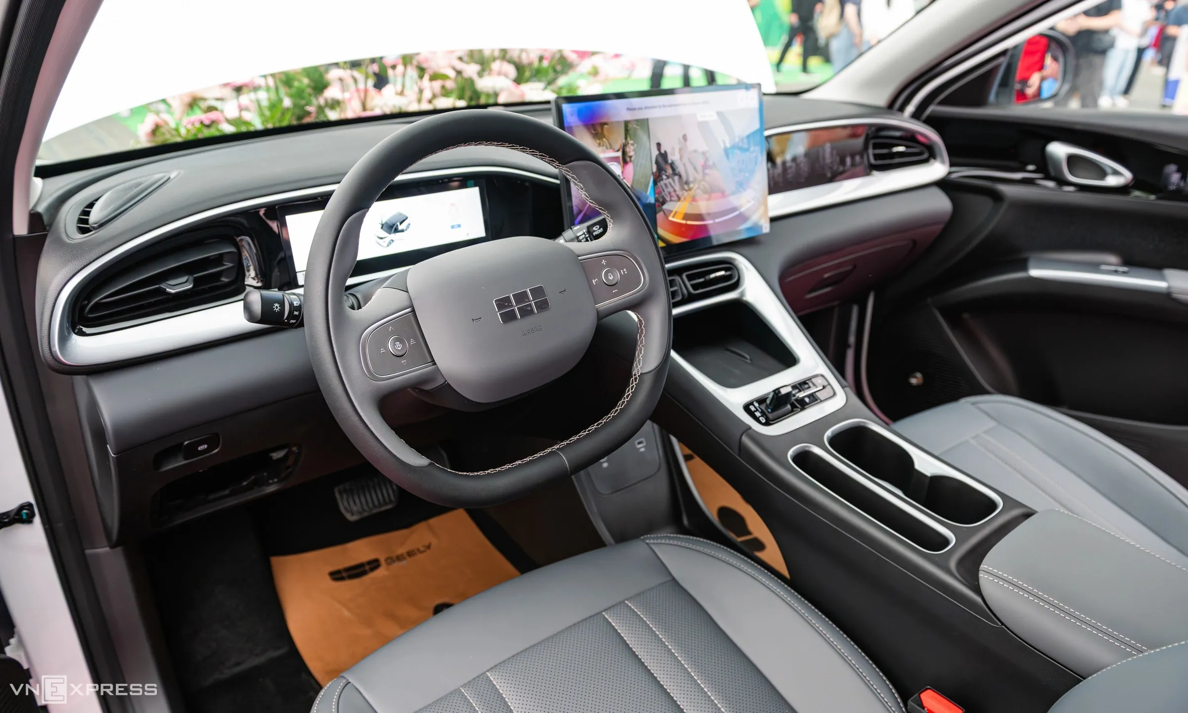 Geely-EX2-2026-noi-that.webp