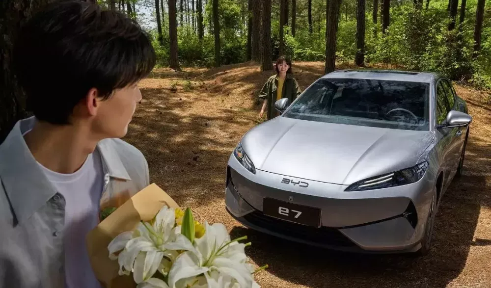 "Tân binh" BYD e7: Liệu có cửa về Việt Nam để tranh ngôi "vua xe dịch vụ"?