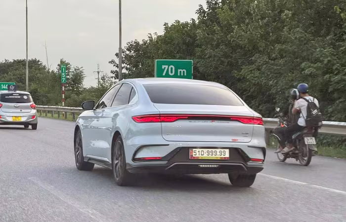 Biển ngũ quý 9 hơn 4 tỷ rời VF 3 gắn lên BYD Han