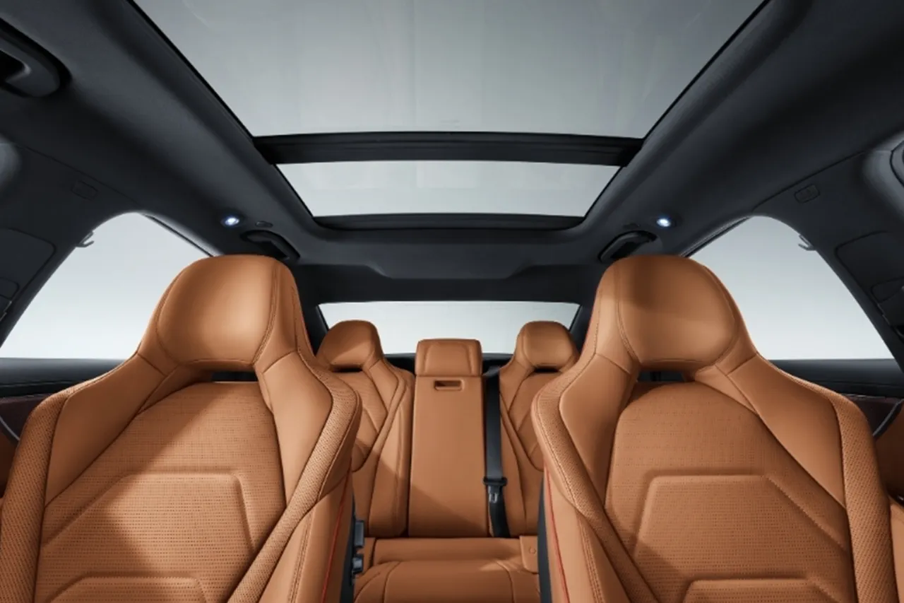 Rear row interior space