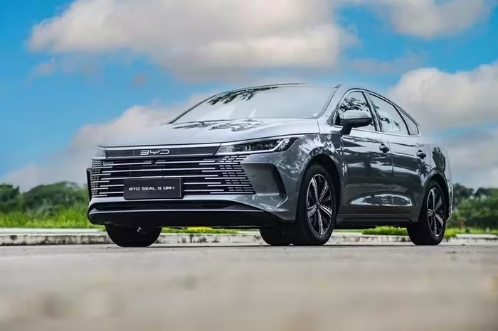 4 mẫu xe hybrid chốt lịch ra mắt khách Việt trong tháng 10/2025