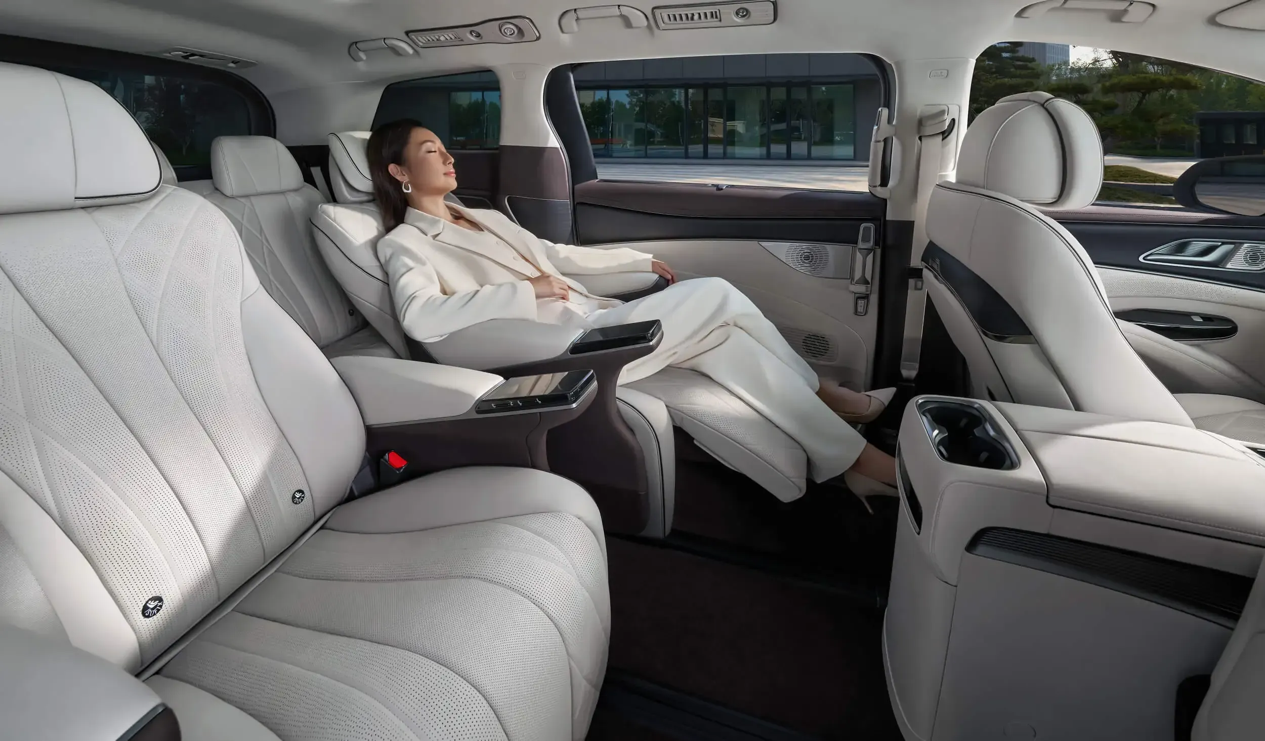 Luxurious passenger seat of the Denza D9