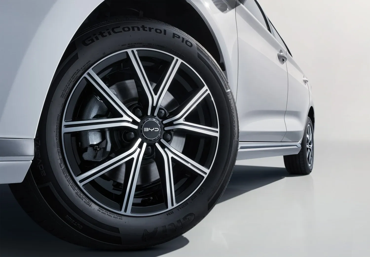byd-m6-image-4