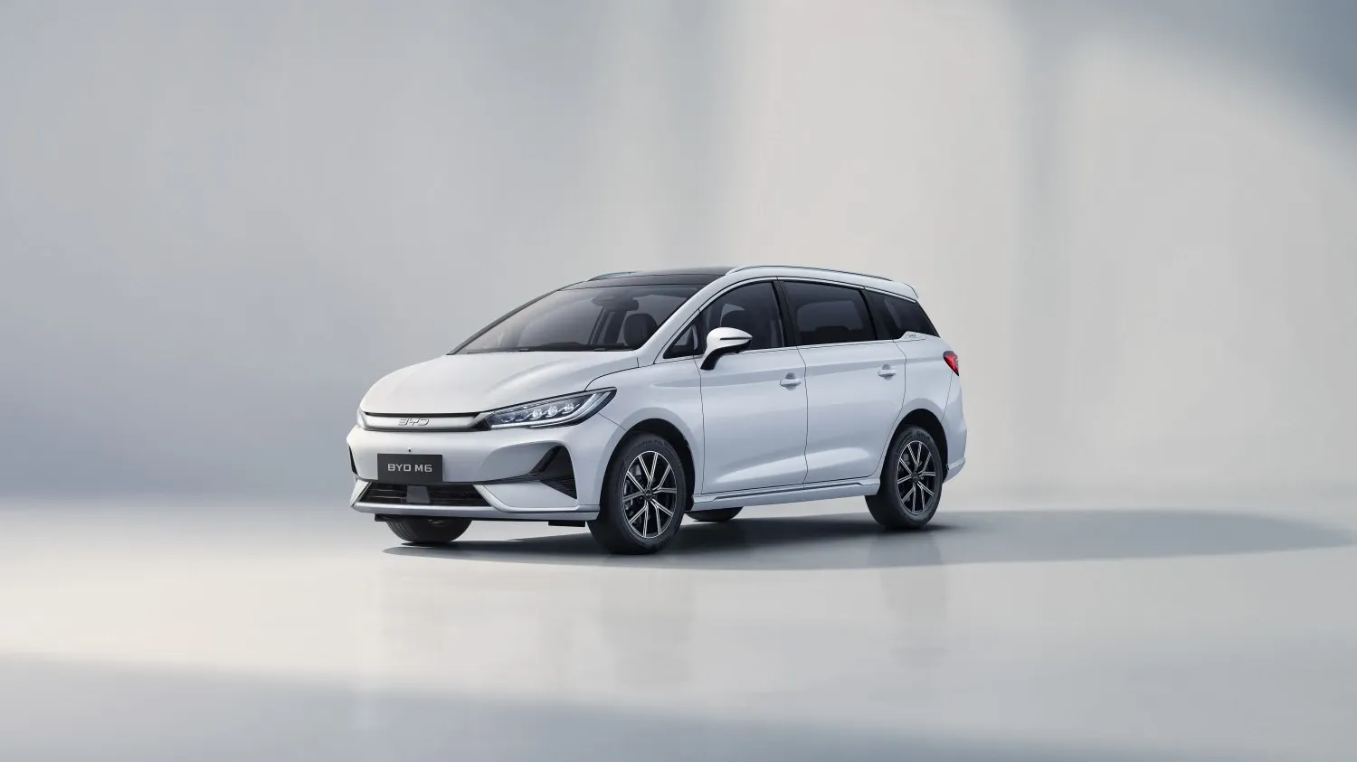 byd-m6-image-9
