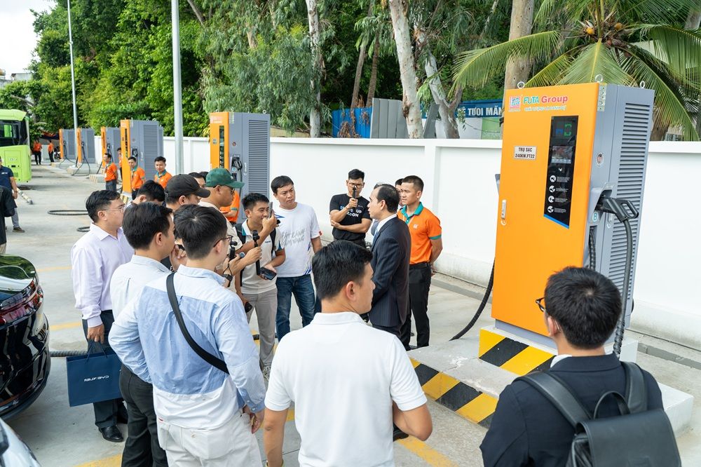 Trạm sạc nhanh DC 240kW của FUTA EV Power tương thích xe điện BYD